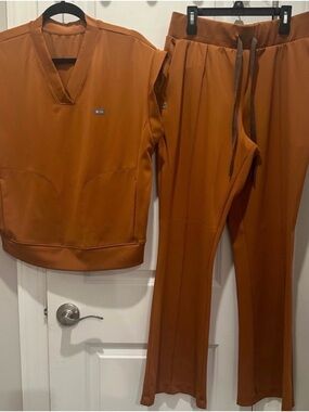 FIGS FormX Alder Scrub Set